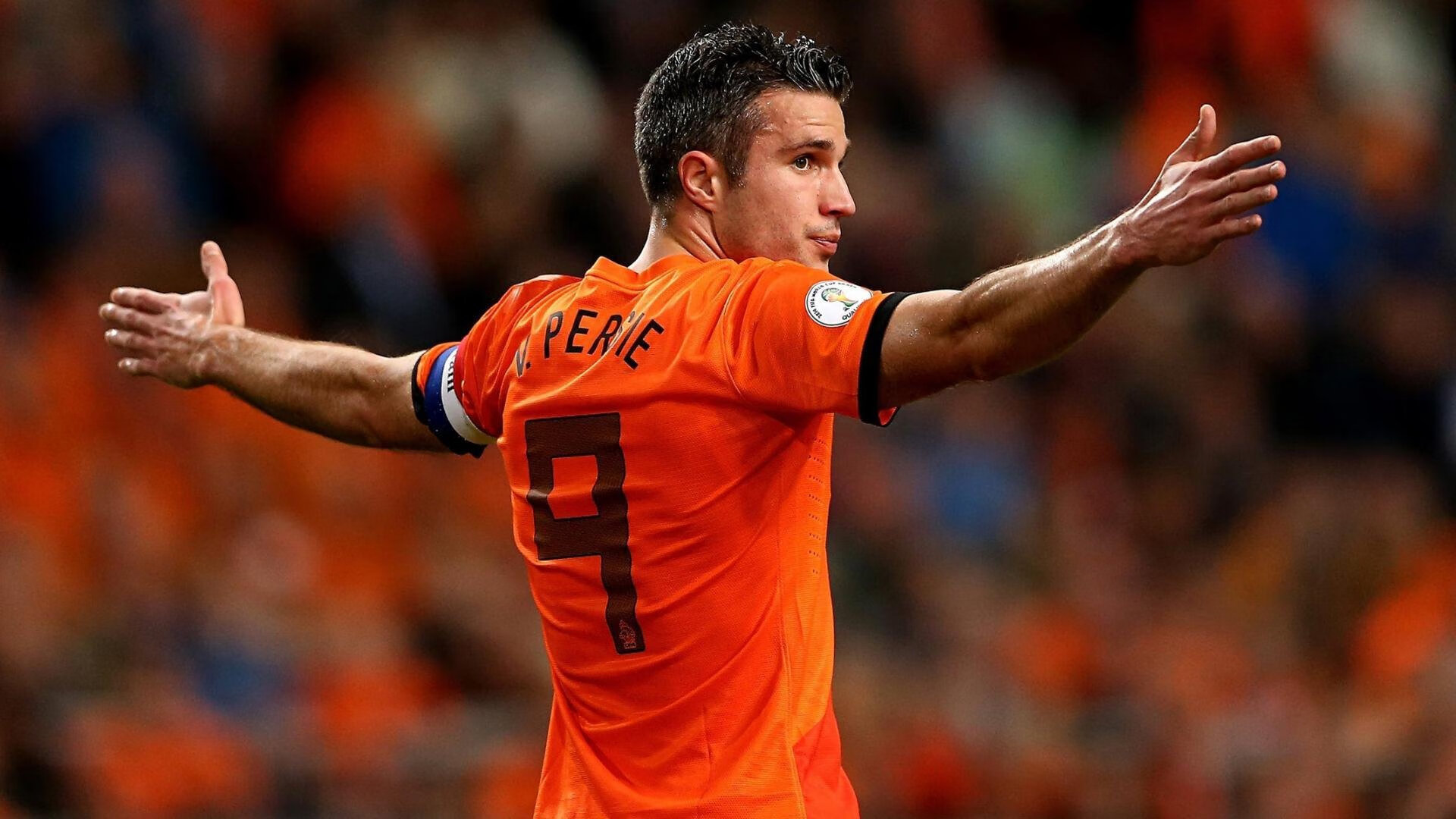 开云体育官方网站网址-库兹马诺维奇在巴黎奥运会手球比赛中展现出高水平的反应速度，库兹马球技