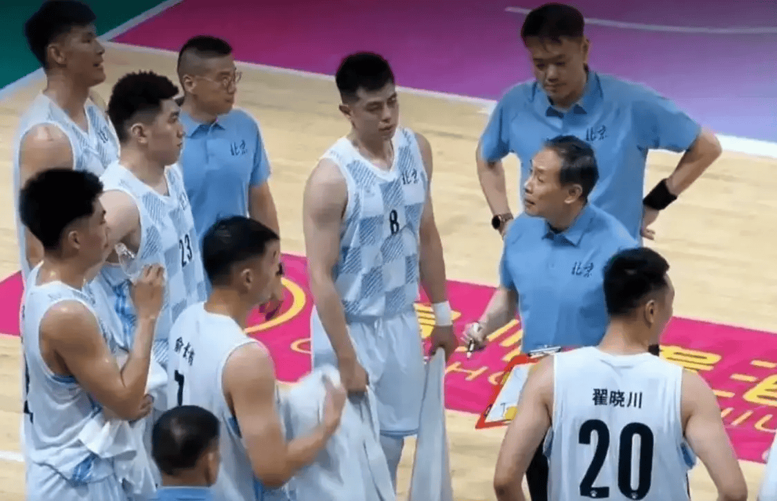 开云体育官网入口-CBA工资帽再升级：顶薪600万，俱乐部如何平衡阵容？的简单介绍
