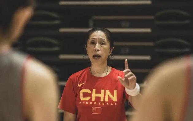 包含郑薇执教：女篮重返世界强队的关键的词条