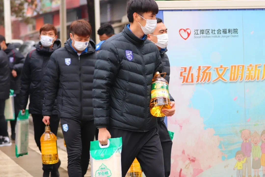 开云体育入口-球星助力慈善活动合集：足球的温度的简单介绍