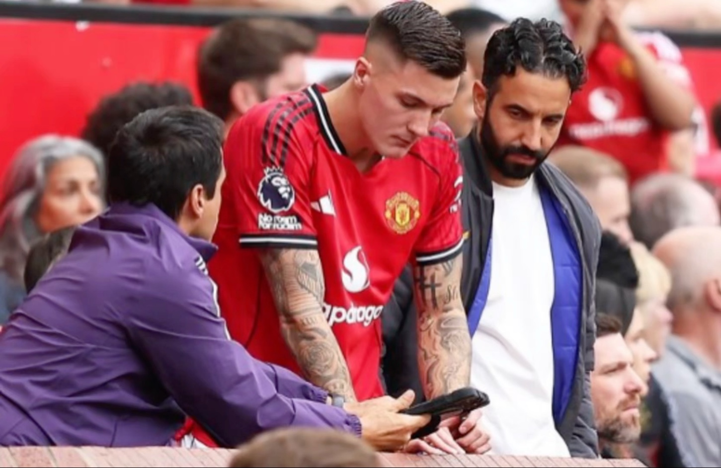 曼联重建计划：新老板豪掷3亿镑引援的简单介绍